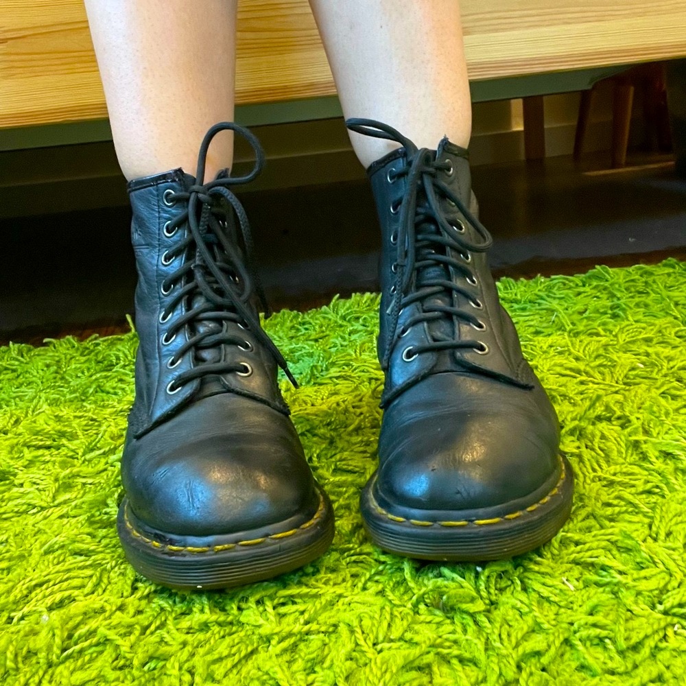 RARE original dr. martens lace up air cushion sole boots